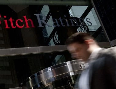 Ο Οίκος Fitch αναβάθμισε την Ελλάδα σε B από B-